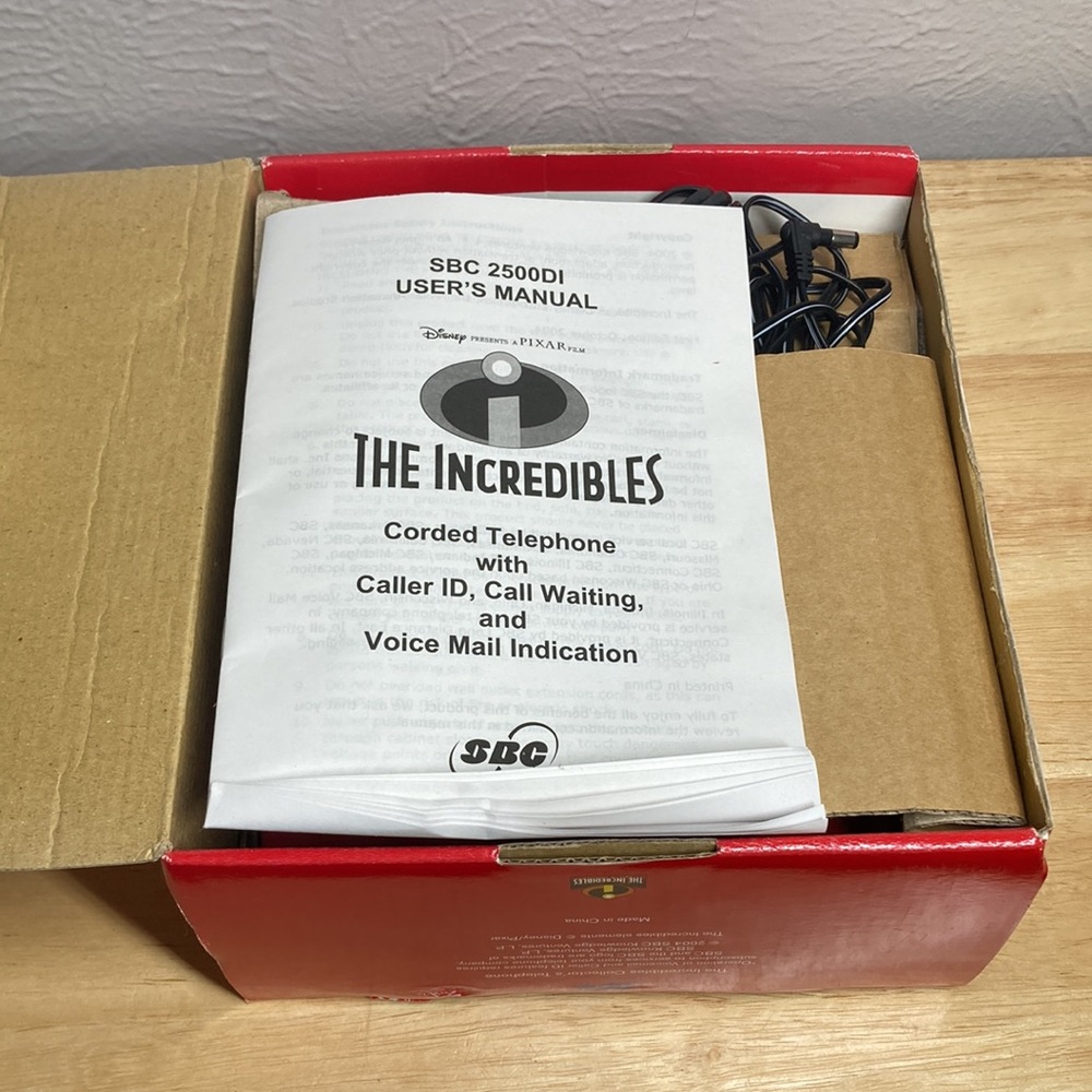SBC The Incredibles Collector's Phone - BRAND NEW IN BOX! - Picture 4 of 5
